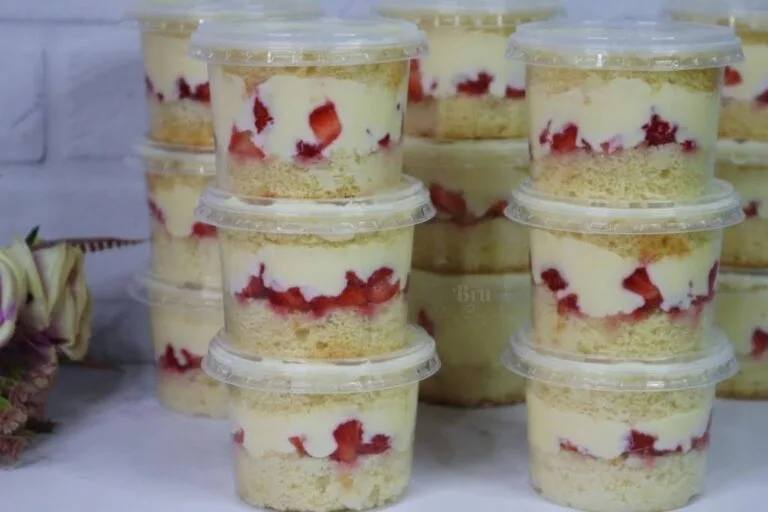 bolo-de-pote-ninho-com-morango