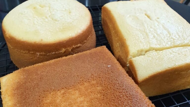 Comparativo de massas de confeitaria: massas claras e aeradas recém-assadas, demonstrando a estrutura ideal para bolos recheados e decorados.