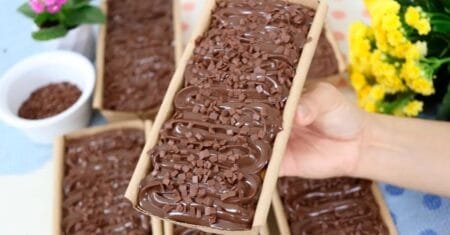 Receita de Bolo Caseirinho de Cenoura com Brigadeiro