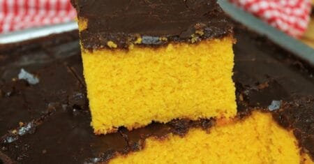 Bolo Caseiro de Cenoura Fofinho com Cobertura Crocante