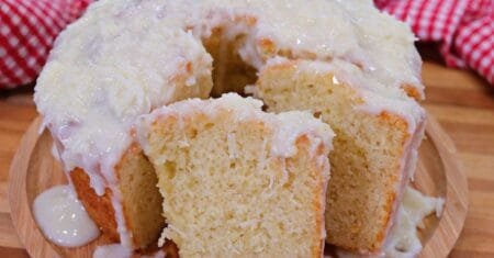 Bolo Caseiro de Coco: Fofinho, Molhadinho e Perfeito