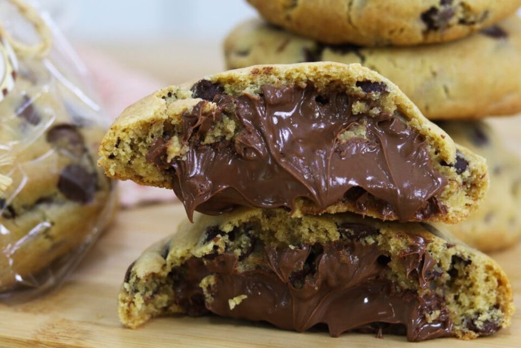 Cookie recheado com Nutella cremoso e derretido, a receita de cookie gourmet perfeita para vender