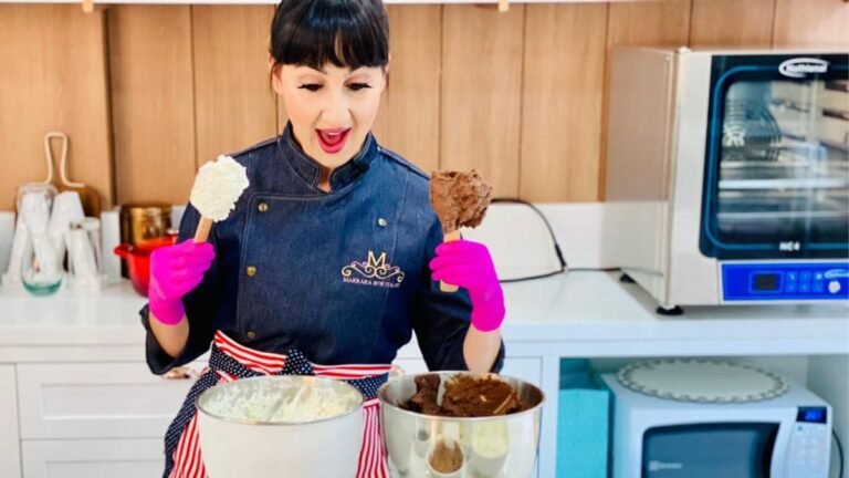 Vários tipos de recheios para bolo em tigelas, representando as 90 receitas disponíveis na apostila