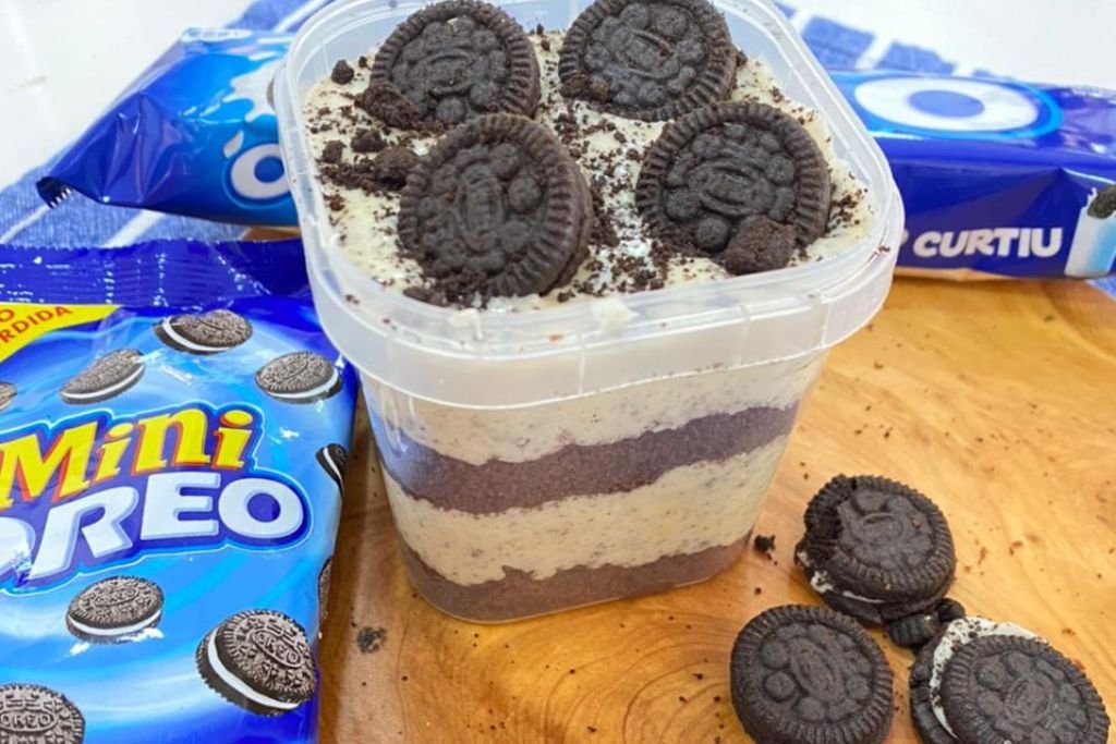 Bolo de pote gourmet com apresentação impecável, mostrando como se diferenciar da concorrência e vender mais.