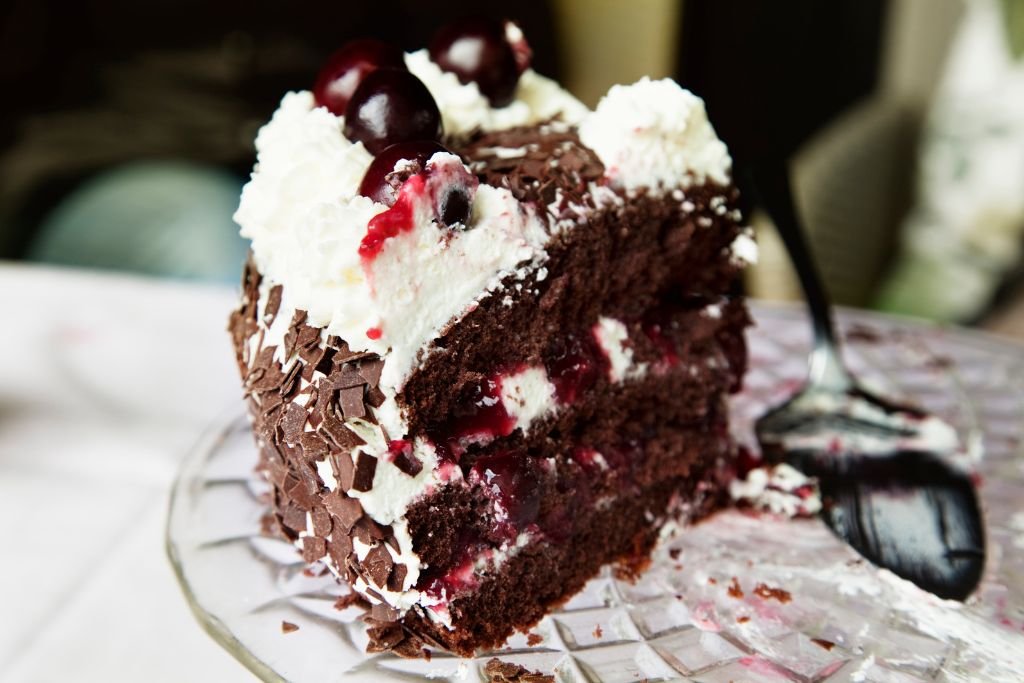 Bolo floresta negra, a clássica combinação Sensação que é sucesso de vendas.