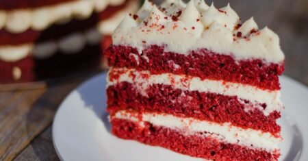 Bolo Red Velvet Combina com Qual Recheio? 9 Combinações Perfeitas (do Clássico ao Brasileiro)
