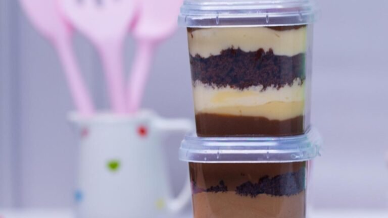 Guia completo de doces no pote para vender, com uma variedade de ideias e sabores lucrativos como bolo e brownie.